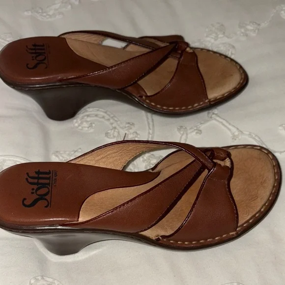 Women's Sofft Brown Sandals - Picture 6 of 6